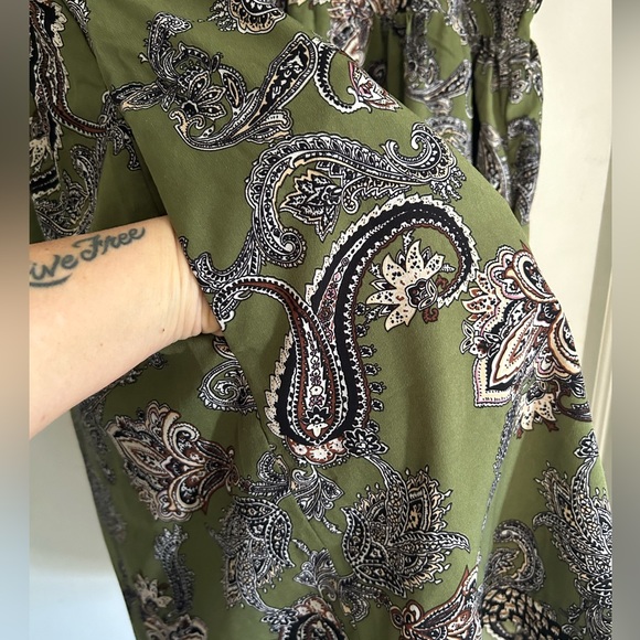 Entro Green Paisley & Animal Print Double V-Neck Short Sleeve Dress w/Tie Back - Picture 5 of 7